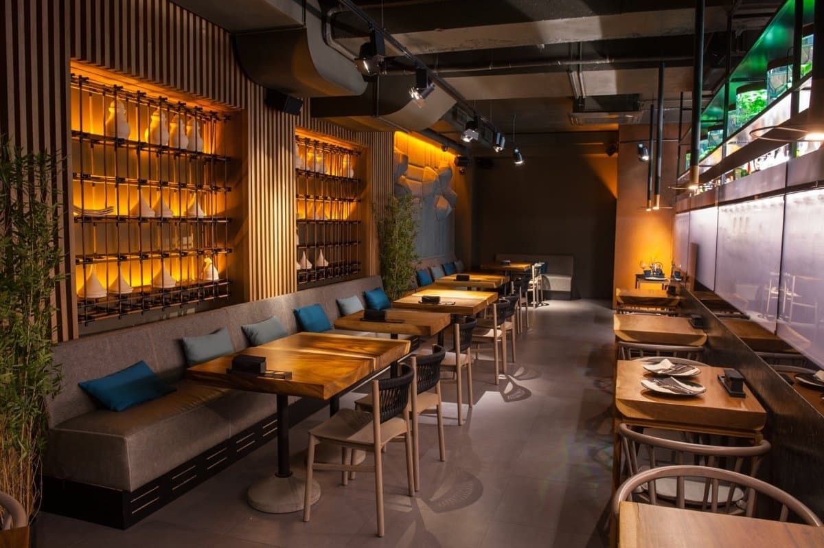 5 Essential Tips for Choosing Wood Furniture for Your Restaurant